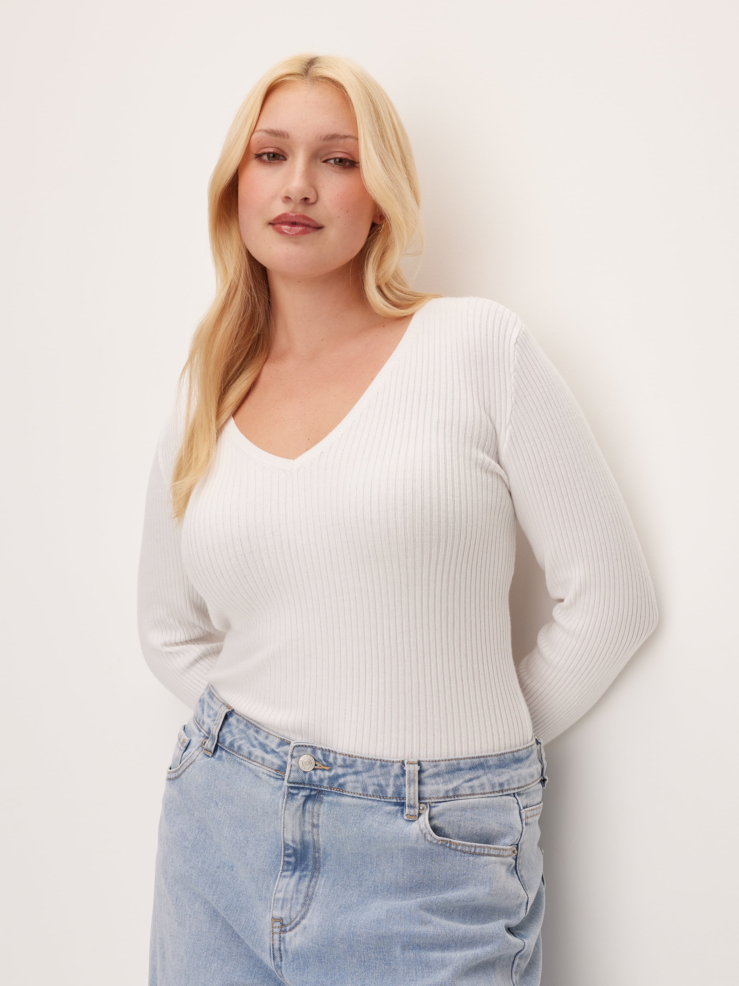 Belle V-Neck Knit