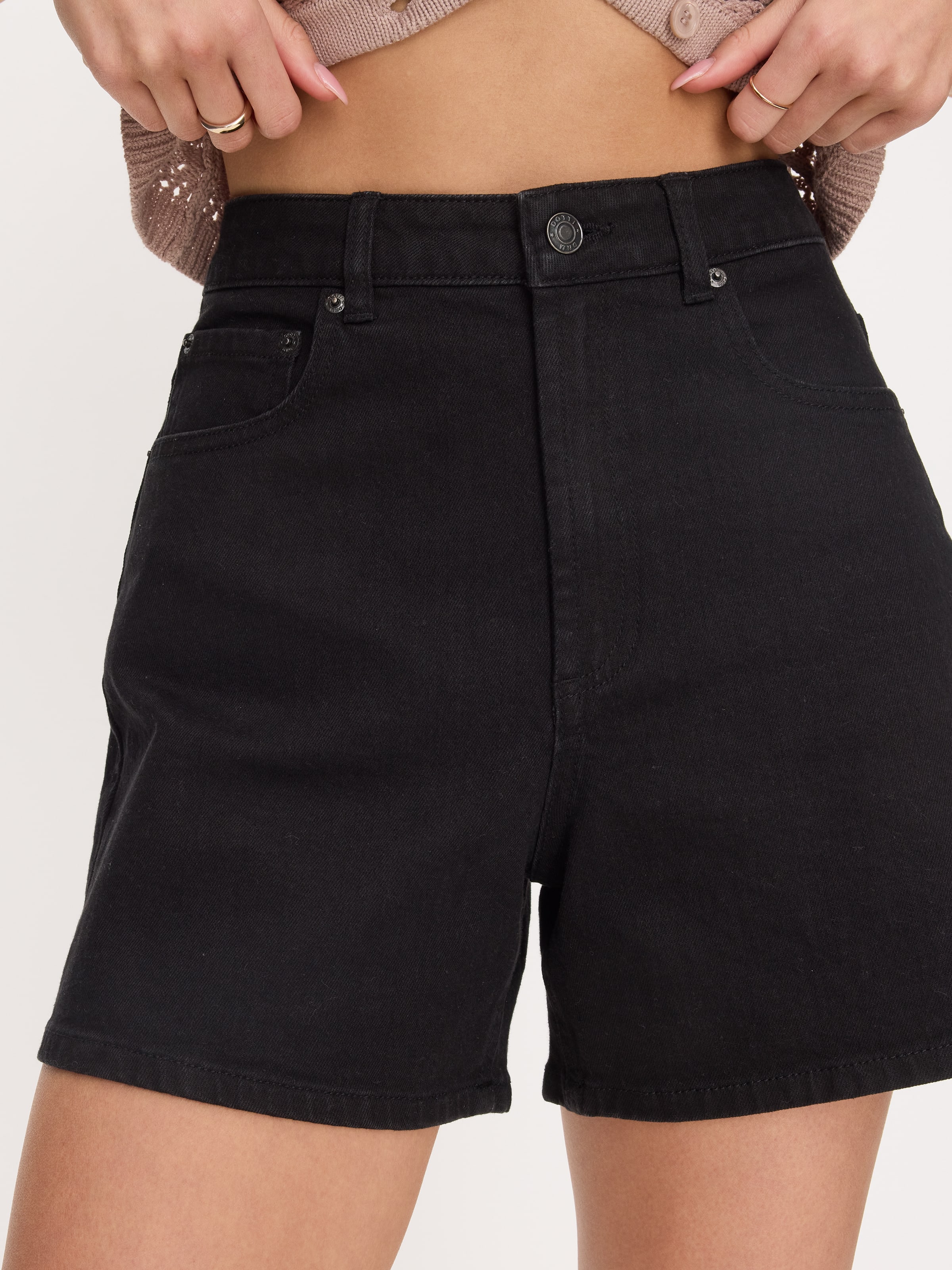 Ariana Aline Short