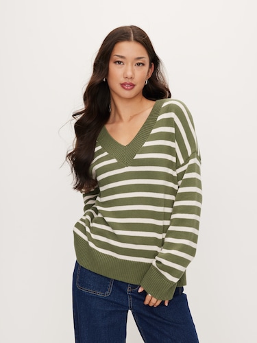 Vienna V-Neck Knit                                                                                                              